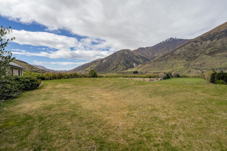 Photo of property in 38 Judge And Jury Drive, Lake Hayes, Queenstown, 9304