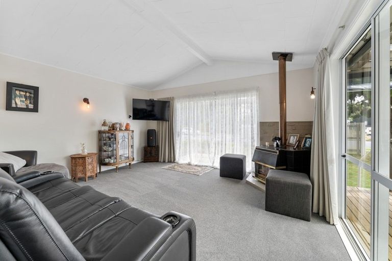 Photo of property in 16 Puriri Road, Waikanae, 5036