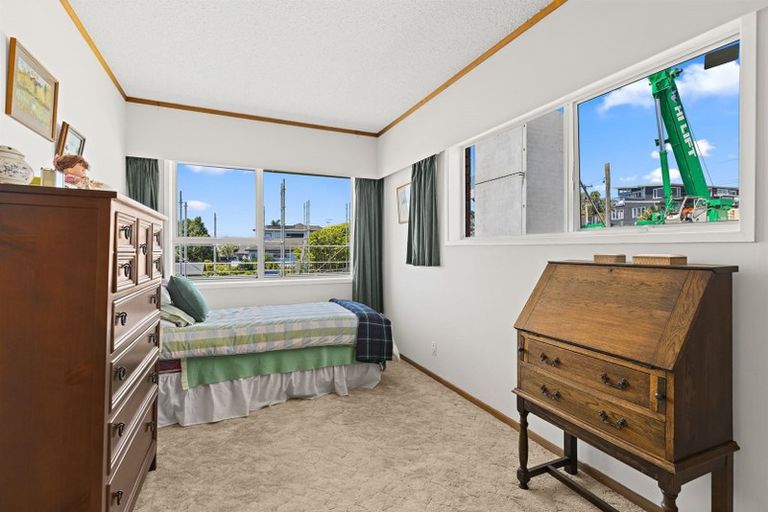 Photo of property in 2/12 Beechwood Road, Rothesay Bay, Auckland, 0630