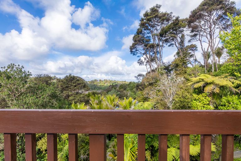 Photo of property in 85 Laingholm Drive, Laingholm, Auckland, 0604