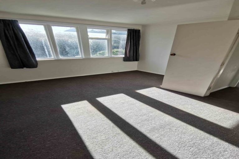 Photo of property in 2 Takatimu Way, Johnsonville, Wellington, 6037