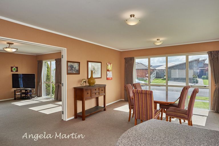 Photo of property in 18 Meridian Grove, Kelvin Grove, Palmerston North, 4414