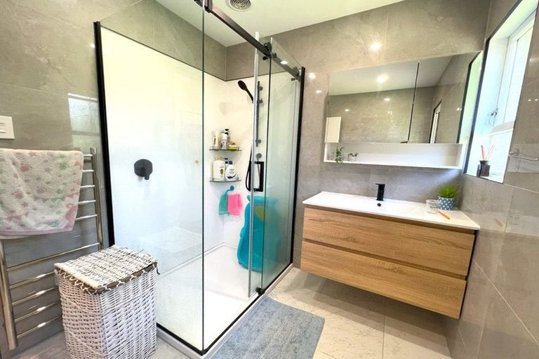 Photo of property in 1/86 Tirimoana Road, Te Atatu South, Auckland, 0602