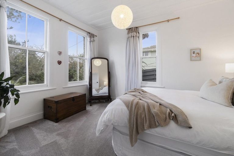 Photo of property in 13 South Lynn Road, Titirangi, Auckland, 0604