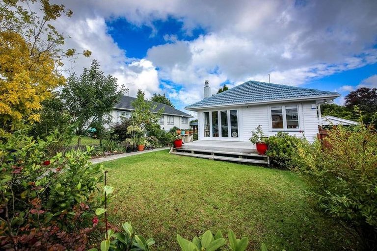 Photo of property in 3 Alma Street, Te Atatu South, Auckland, 0610