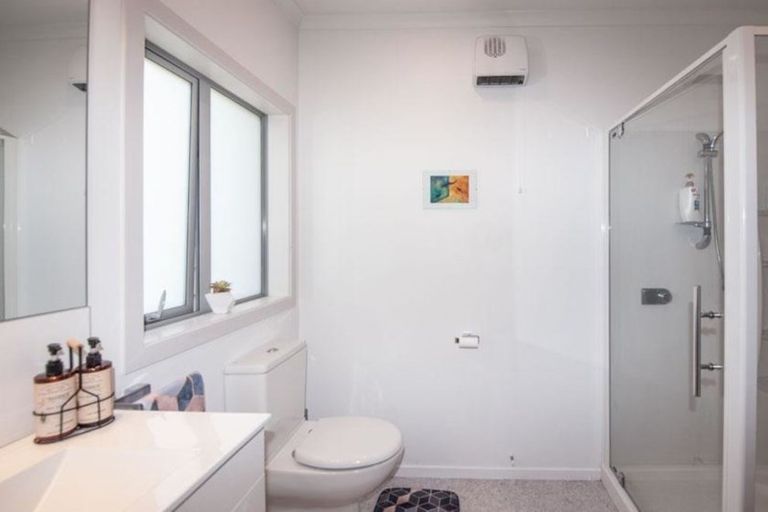 Photo of property in 20 The Fjord, Aotea, Porirua, 5024