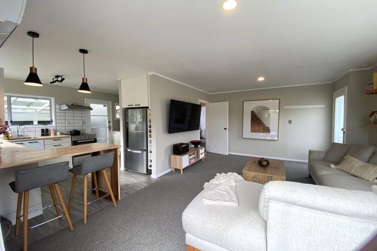 Photo of property in 1/38 Aeroview Drive, Beach Haven, Auckland, 0626