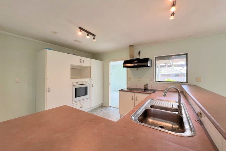 Photo of property in 6 Waylen Place, Burswood, Auckland, 2013