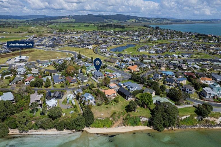 Photo of property in 2 Graham Street, One Tree Point, 0118