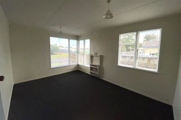 Photo of property in 37 Monowai Place, Westbrook, Palmerston North, 4412