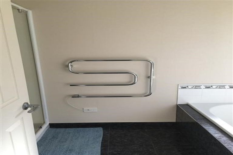 Photo of property in 5 Jomard Terrace, Northcross, Auckland, 0632