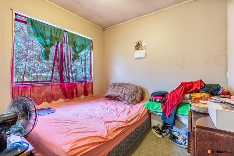 Photo of property in 2/12 De Bloge Place, Clendon Park, Auckland, 2103