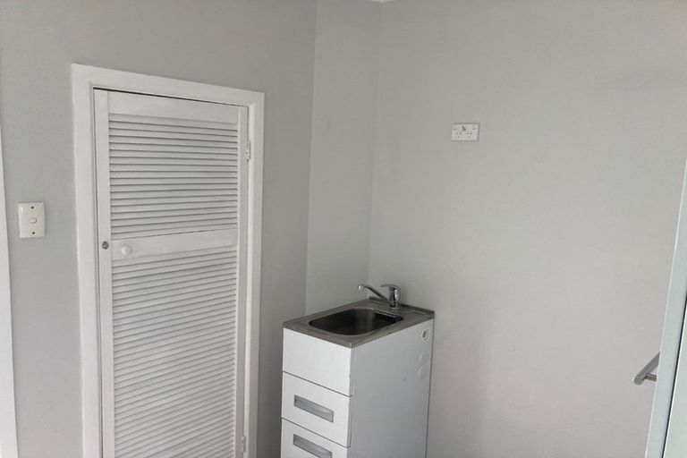 Photo of property in 52 Salford Street, Newlands, Wellington, 6037