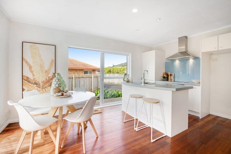 Photo of property in 16 Ross Crescent, Orewa, 0931