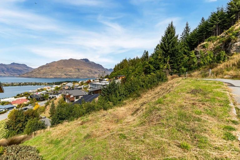 Photo of property in 7 Conifer Lane, Queenstown, 9300