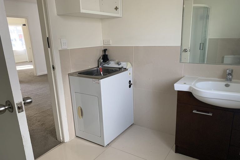 Photo of property in 4 Vanguard Road, Kelston, Auckland, 0602