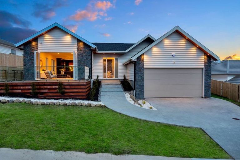 Photo of property in 36 Celestial Crescent, Orewa, 0931