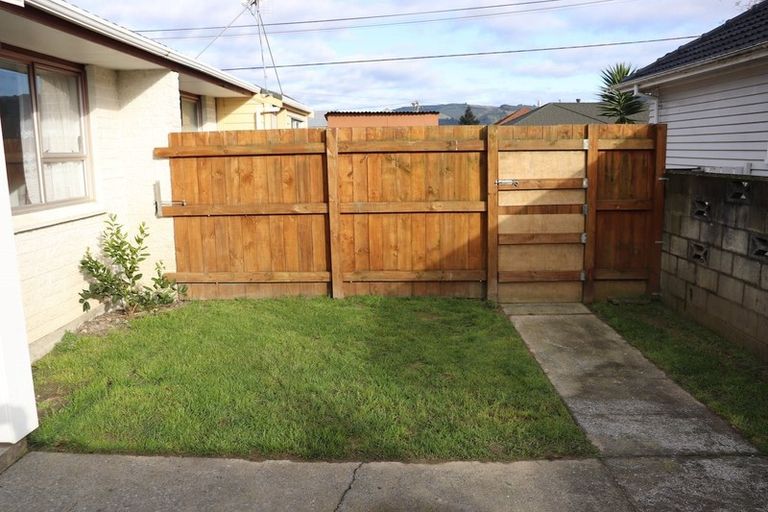 Photo of property in 2/30 Whitley Avenue, Ebdentown, Upper Hutt, 5018