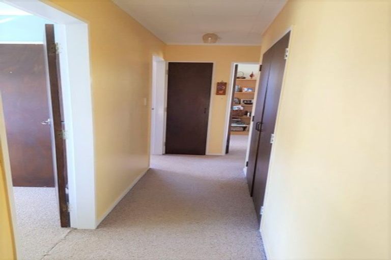 Photo of property in 18 Woolwich Close, Whitby, Porirua, 5024