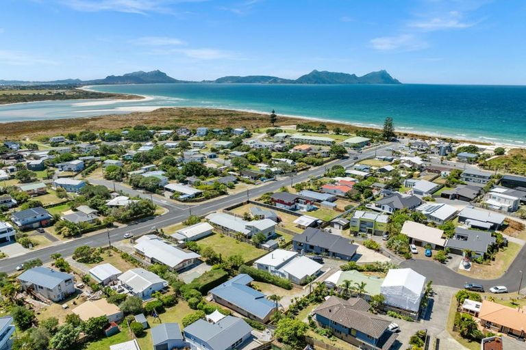 Photo of property in 19 Surfside Lane, Ruakaka, 0116