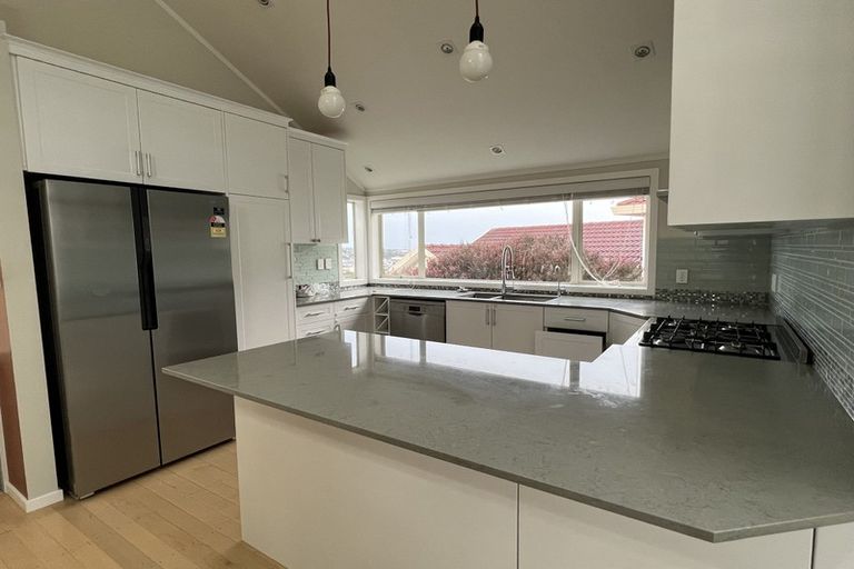 Photo of property in 14 Mcfetridge Place, Hillcrest, Auckland, 0627