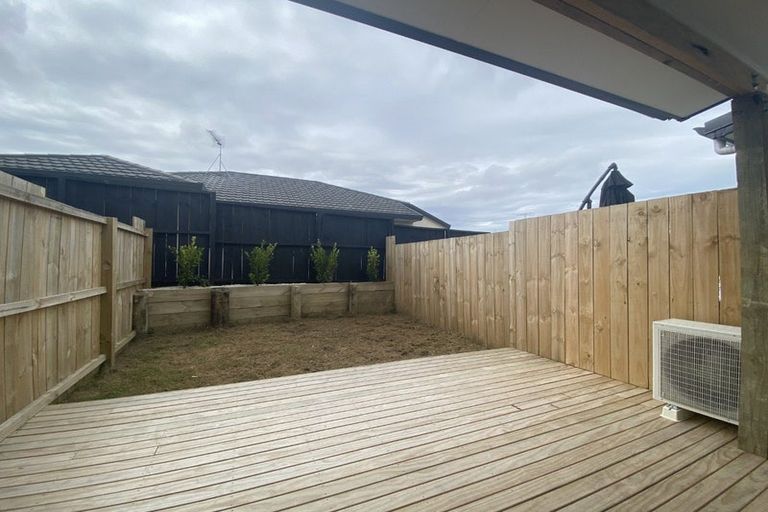 Photo of property in 96d Triangle Road, Massey, Auckland, 0614