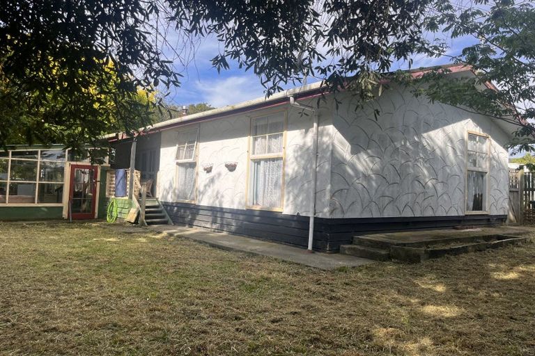 Photo of property in 64 Freemans Road, Otaki, 5512