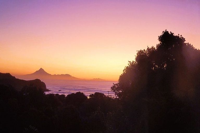 Photo of property in 12 Takarei Terrace, Mokau, 4376