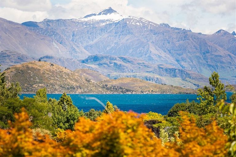 Photo of property in 18 Hunter Crescent, Wanaka, 9305