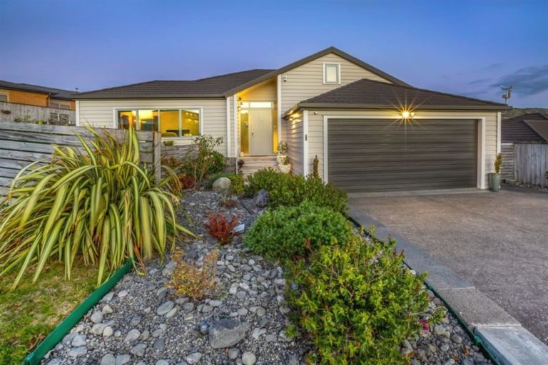 Photo of property in 7 Tasman Close, Aotea, Porirua, 5024