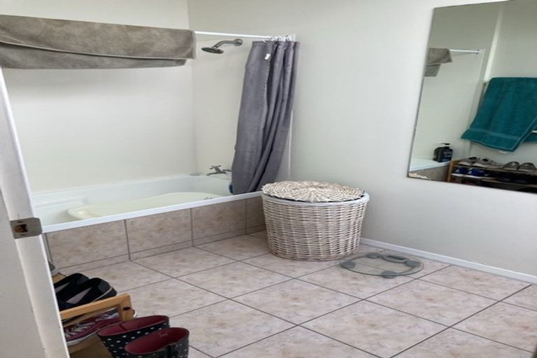 Photo of property in 31 Cave Road, Houghton Bay, Wellington, 6023