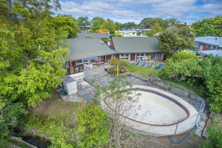 Photo of property in 22 Tuirau Place, Ilam, Christchurch, 8041