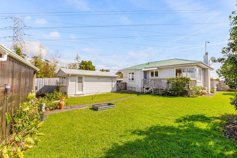 Photo of property in 255 Te Atatu Road, Te Atatu South, Auckland, 0610