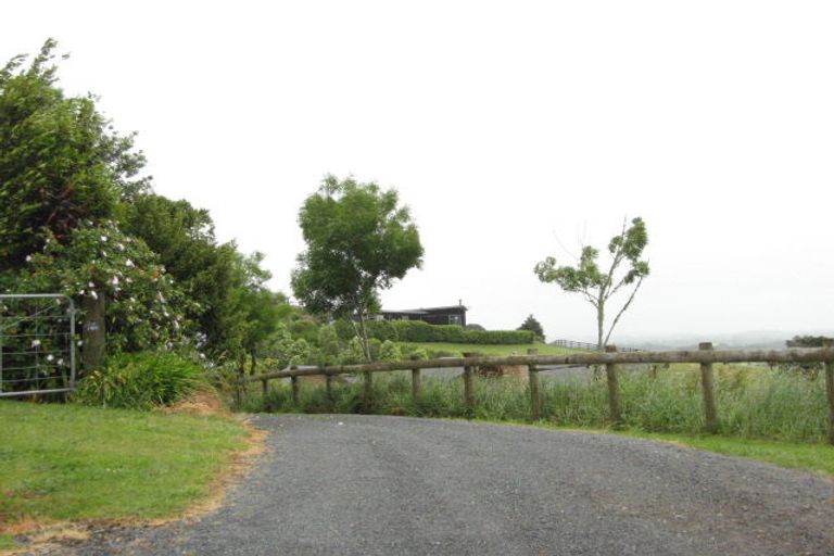 Photo of property in 11 Harry Dreadon Road, Opaheke, Papakura, 2584