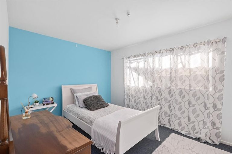 Photo of property in 15 Empressa Heights, Helensville, 0800