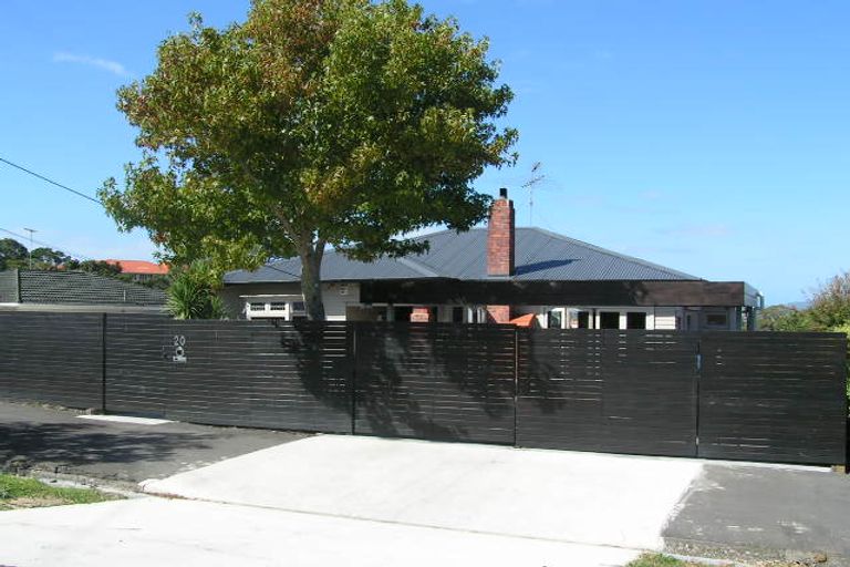 Photo of property in 1/20 Seaview Avenue, Northcote, Auckland, 0627