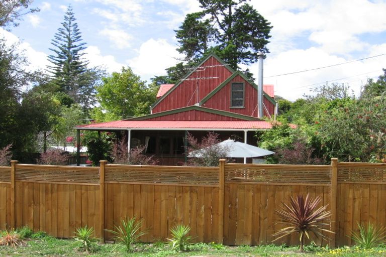 Photo of property in 7 John Bracken Way, Beach Haven, Auckland, 0626