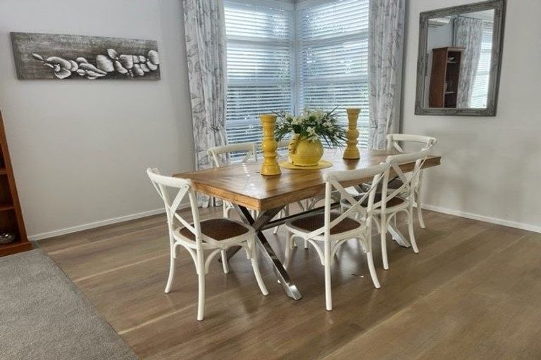 Photo of property in 13 Tranquility Rise, Mellons Bay, Auckland, 2014