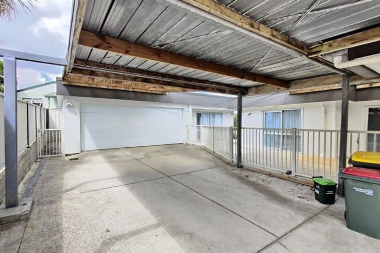 Photo of property in 60 Lewisham Street, Highland Park, Auckland, 2010