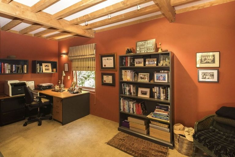 Photo of property in 87 Avonhead Road, Avonhead, Christchurch, 8042