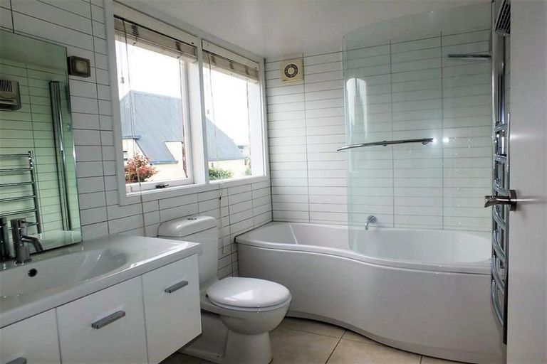 Photo of property in 76b Memorial Avenue, Ilam, Christchurch, 8053