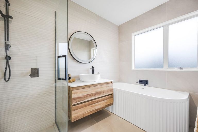 Photo of property in 6/199 Birdwood Road, Massey, Auckland, 0614