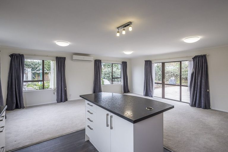 Photo of property in 4 Graham Grove, Waikanae, 5036