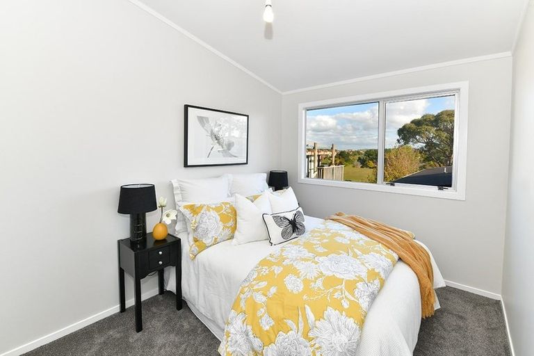 Photo of property in 17 Shakespear Road, Army Bay, Whangaparaoa, 0930