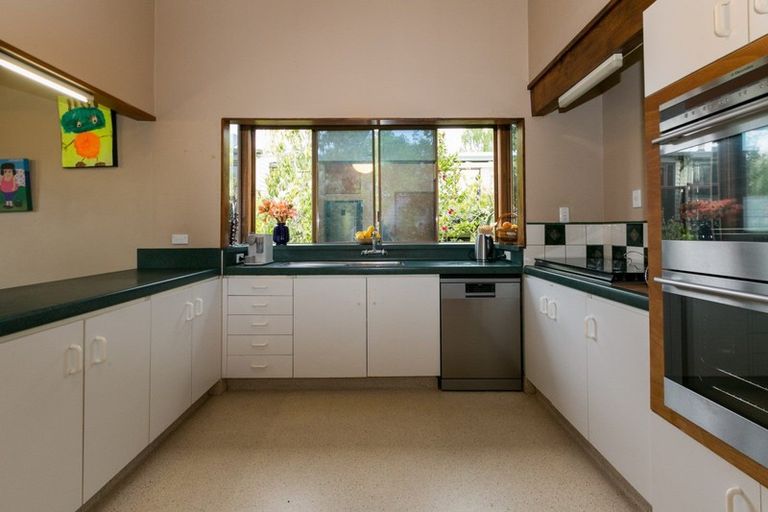 Photo of property in 17 Busby Hill, Havelock North, 4130