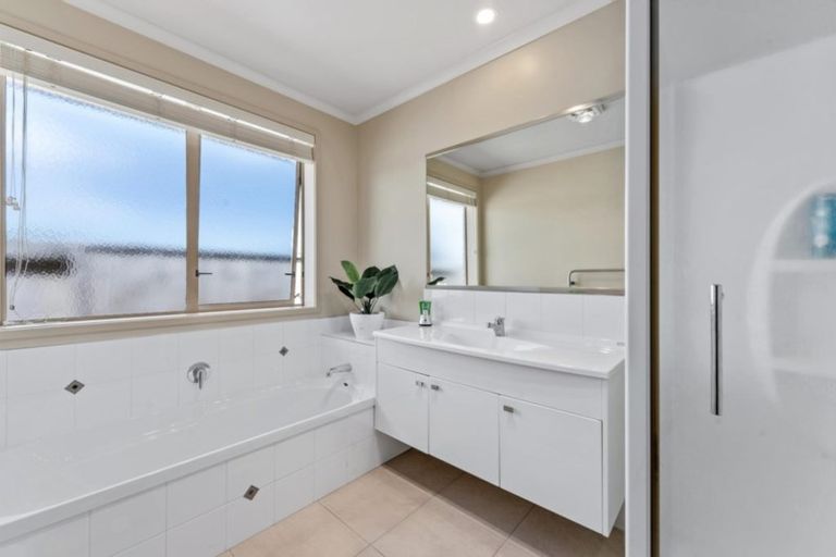 Photo of property in 94 Doncaster Drive, Papamoa Beach, Papamoa, 3118