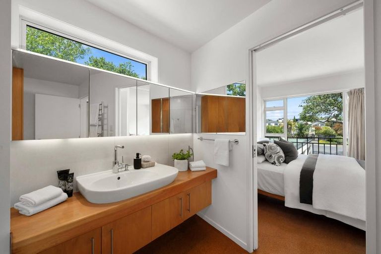 Photo of property in 2/21 Clifton Road, Hauraki, Auckland, 0622