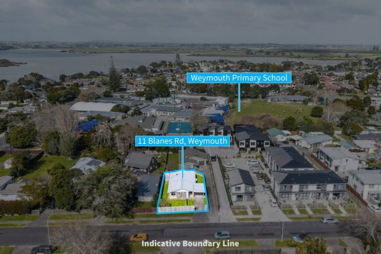 Photo of property in 11 Blanes Road, Weymouth, Auckland, 2103