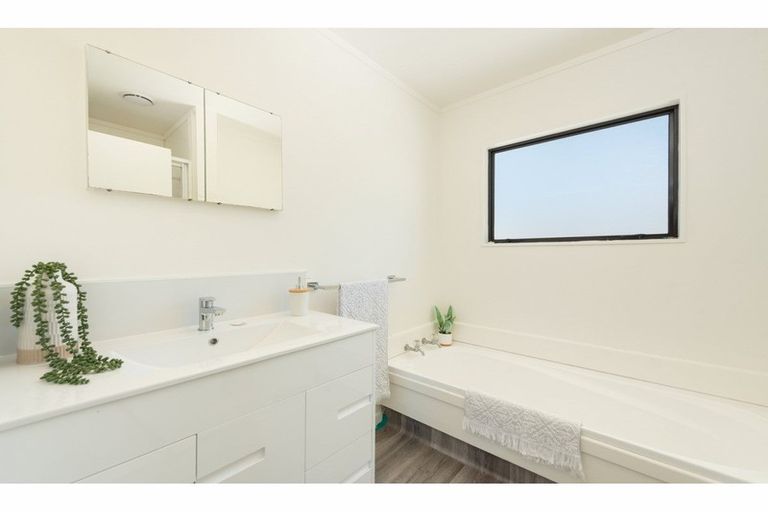 Photo of property in 8a Solomon Street, Brookfield, Tauranga, 3110