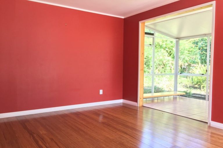 Photo of property in 7 Osmond Court, Sunnyvale, Auckland, 0612